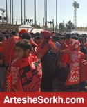 تجمع هواداران قمی جلوی هتل پرسپولیس تجمع هواداران قمی جلوی هتل پرسپولیس