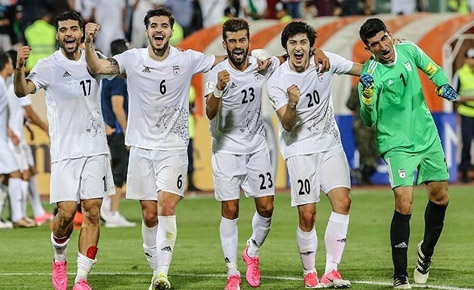 با شعار به تیمهایمان ضرر نزنیم با شعار به تیمهایمان ضرر نزنیم