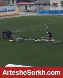 تلاش عوامل ورزشگاه وطنی برای جمع آوری آب از زمین تلاش عوامل ورزشگاه وطنی برای جمع آوری آب از زمین